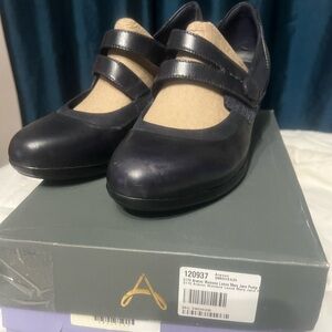 Aravon Lexee Mary Jane Pumps 9.5D